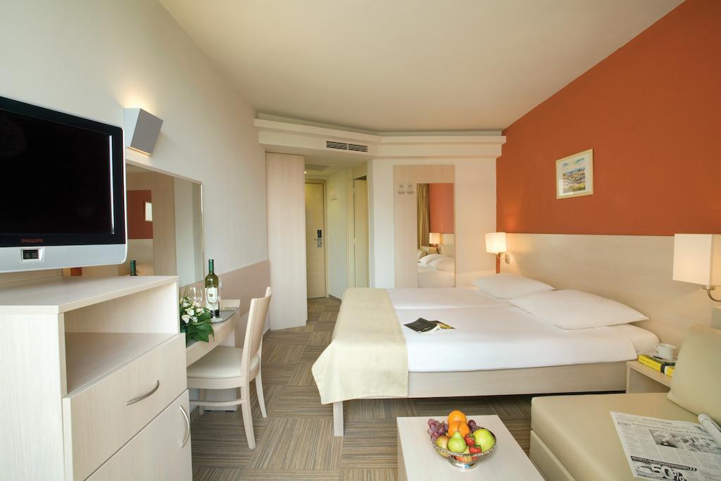 Sunny Porec By Valamar, Ex Crystal Exterior photo