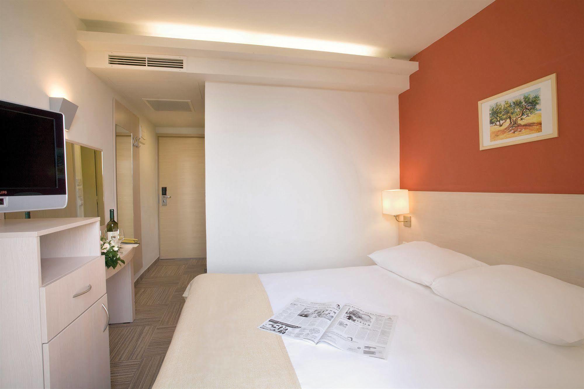 Sunny Porec By Valamar, Ex Crystal Exterior photo